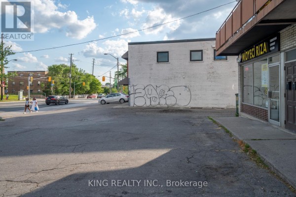 954 Wilson Avenue, Toronto, ON M3K1E7 Photo 3