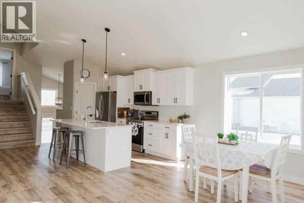 4pc Bathroom - 9541 114 Avenue, Clairmont, AB T8X0W7 Photo 5