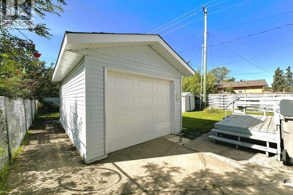 4pc Bathroom - 9541 88 Avenue, Grande Prairie, AB T8V3N6 Photo 4