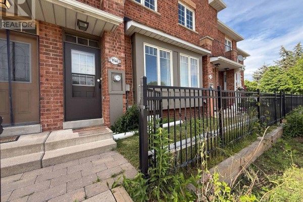 Kitchen - 9544 Sheppard Avenue E, Toronto, ON M1B5Z4 Photo 2