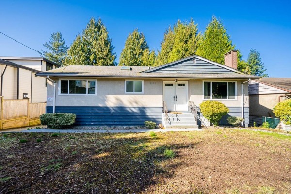 Close-up of the front facade with a porch and landscaping - 9545 116 Street, Delta