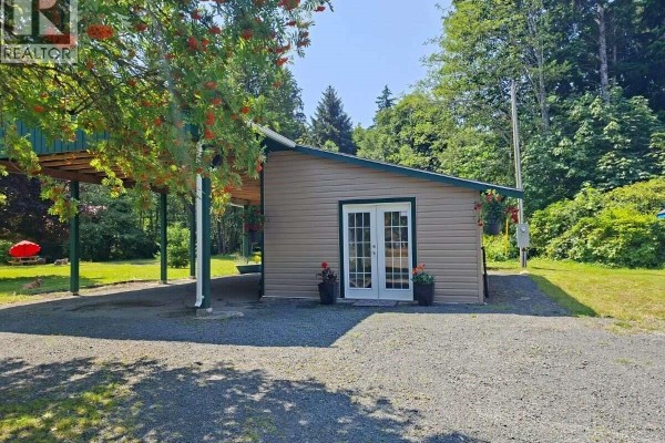 Bathroom - 955 Despins Rd, Sayward, BC V0P1R0 Photo 2
