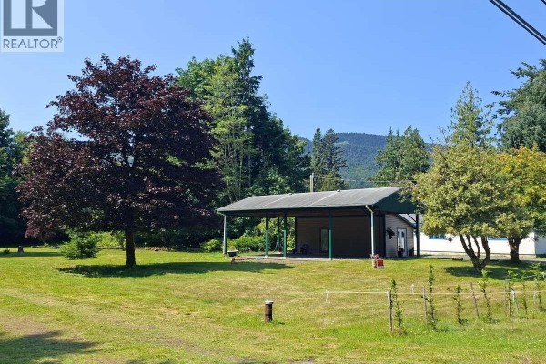 955 Despins Rd, Sayward, BC V0P1R0 Photo 4