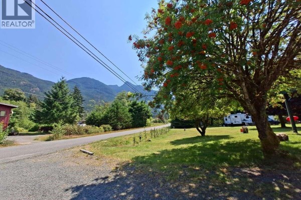 955 Despins Rd, Sayward, BC V0P1R0 Photo 5