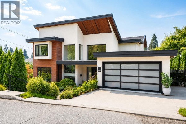 955 Forest Hills Drive, North Vancouver, BC V7R1N4 Photo 2
