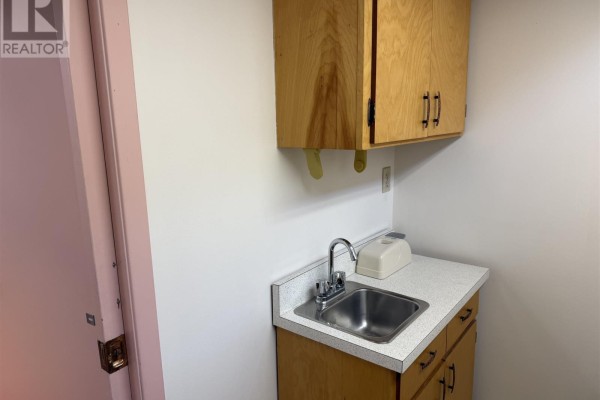 955 Queen St E, Sault Ste  Marie, ON P6A2C3 Photo 5