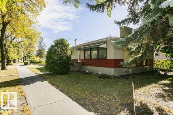 Kitchen - 9555 81 St Nw, Edmonton, AB T6C2W4 Photo 3