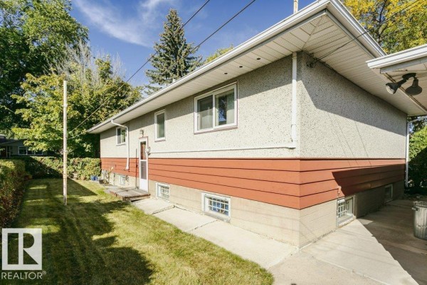 Den - 9555 81 St Nw, Edmonton, AB T6C2W4 Photo 5