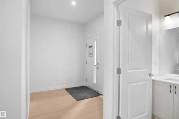 956 17 Av Nw, Edmonton, AB, photo 3