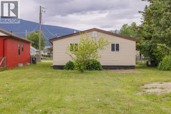 Kitchen - 956 4th Avenue, Mcbride, BC V0J2E0 Photo 5