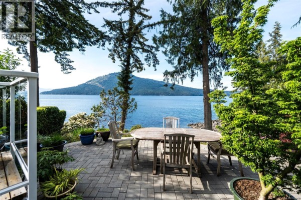 Primary Bedroom - 958 Lands End Rd, North Saanich, BC V8L4R4 Photo 4
