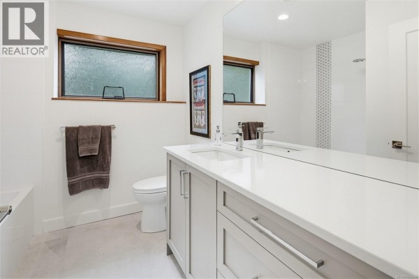 Bathroom - 958 Lands End Rd, North Saanich, BC V8L4R4 Photo 5
