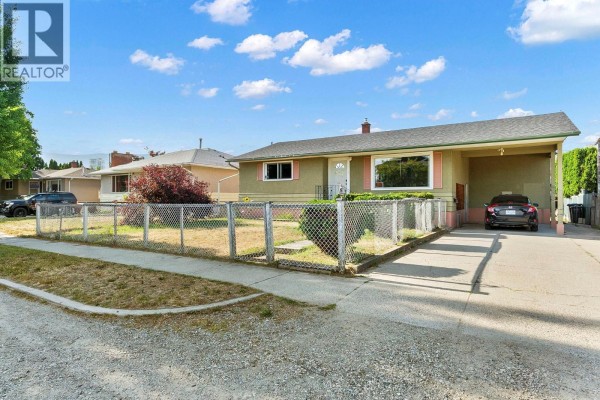 3pc Bathroom - 958 Stockwell Avenue, Kelowna, BC V1Y6W2 Photo 2