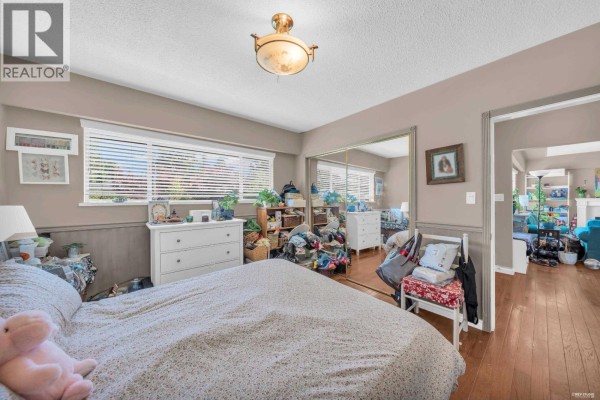 959 Caithness Crescent, Port Moody, BC V3H1C7 Photo 2