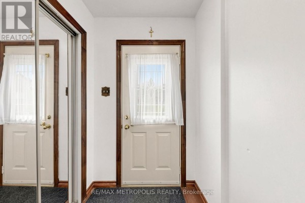 Kitchen - 96 - 580 Eyer Drive, Pickering, ON L1W3B7 Photo 5