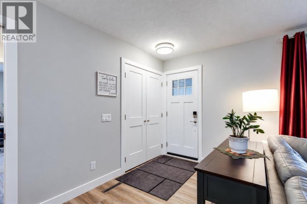 96 Alderwood Close Se, Calgary, AB, photo 2