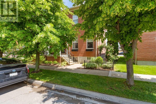 96 Garrison Village Drive, Niagara On The Lake, ON, photo 2