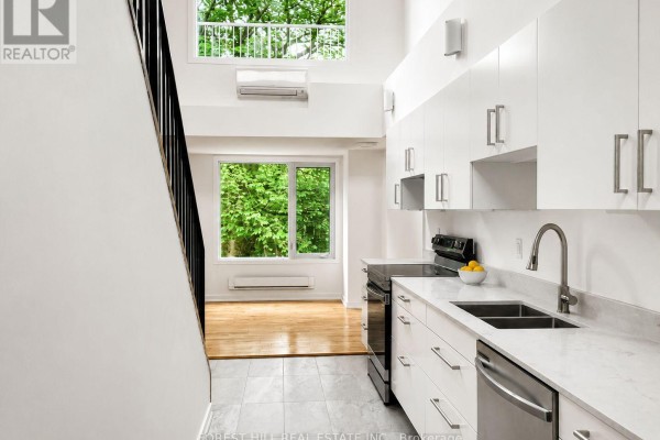 96 Harbord Street, Toronto, ON M5S1G6 Photo 5