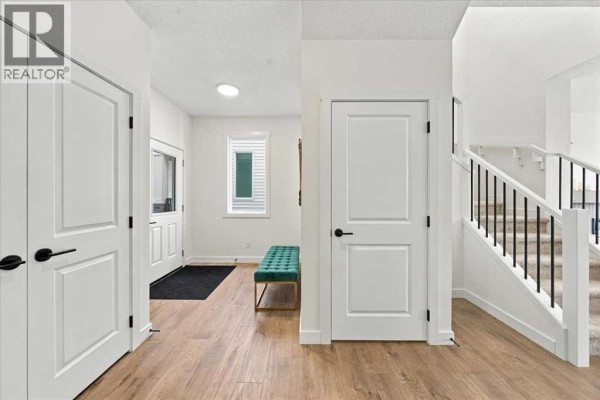 Living room - 96 Heritage Court, Cochrane, AB T4C2N5 Photo 4