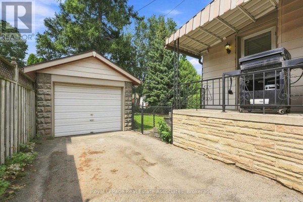 Kitchen - 96 Huxley Avenue S, Hamilton, ON L8K2P8 Photo 5