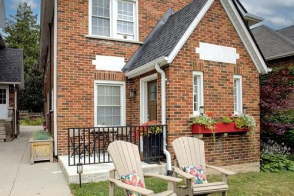 Living room - 96 John Street W Unit# Main, Waterloo, ON N2L1C1 Photo 4
