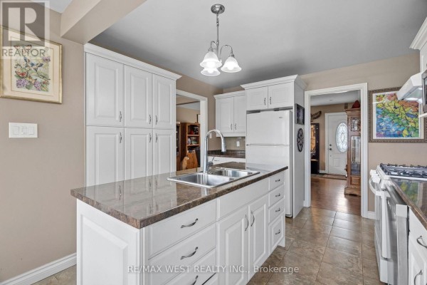 Bedroom 3 - 96 Langford Drive, Lucan Biddulph, ON N0M2J0 Photo 5