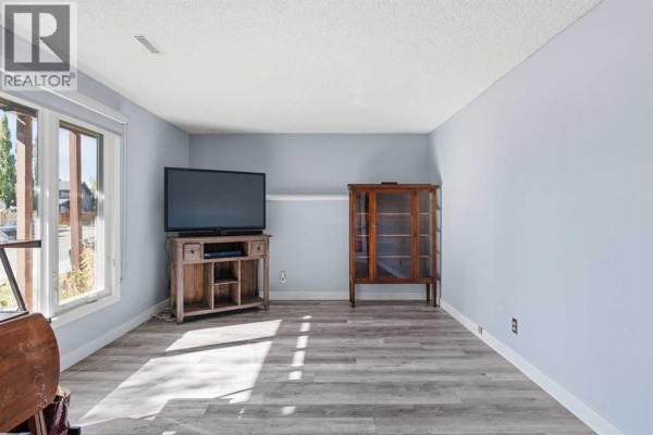 Living room - 96 Ranchridge Drive Nw, Calgary, AB T3G1W2 Photo 4