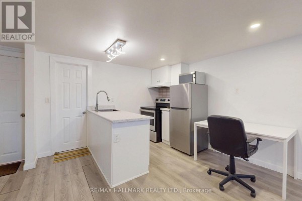 Kitchen - 96 Searle Avenue, Toronto, ON M3H4A7 Photo 4