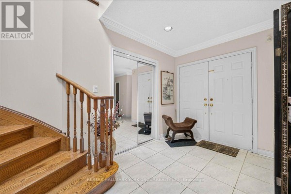 96 Townsgate Drive, Vaughan, ON L4J8A4 Photo 5