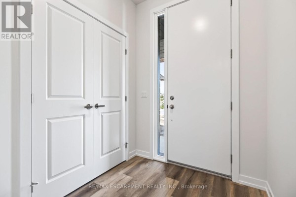 96 Valley Trail Place, Hamilton, ON, photo 2