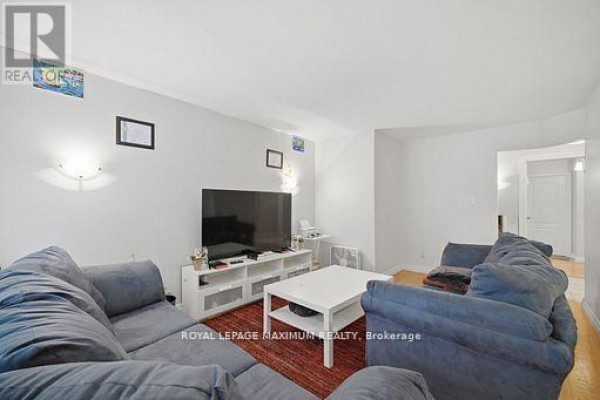 Primary Bedroom - 96 Wallasey Avenue, Toronto, ON M9M1E4 Photo 4