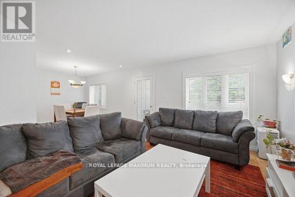 Bedroom 2 - 96 Wallasey Avenue, Toronto, ON M9M1E4 Photo 5