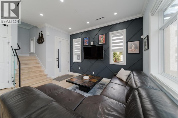 960 Renfrew Street, Vancouver, BC V5K4B8 Photo 4