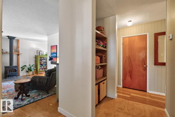 Family room - 9603 79 St Nw, Edmonton, AB T6C2S1 Photo 4