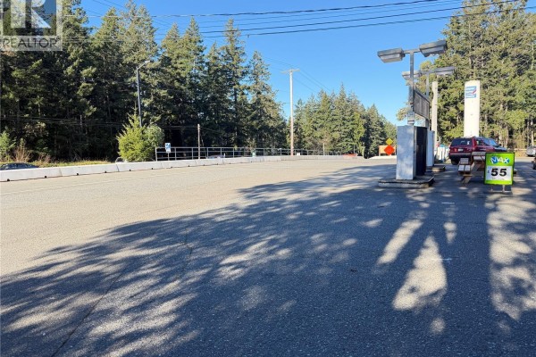 961 Island Hwy E, Parksville, BC, photo 2