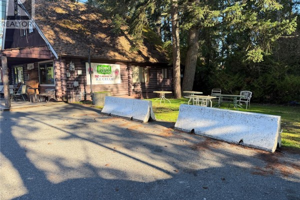 961 Island Hwy E, Parksville, BC, photo 3