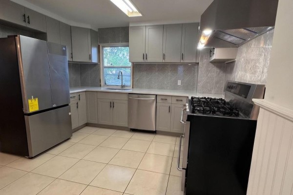 961 Ninth Street, Mississauga, ON L5E1S2 Photo 3