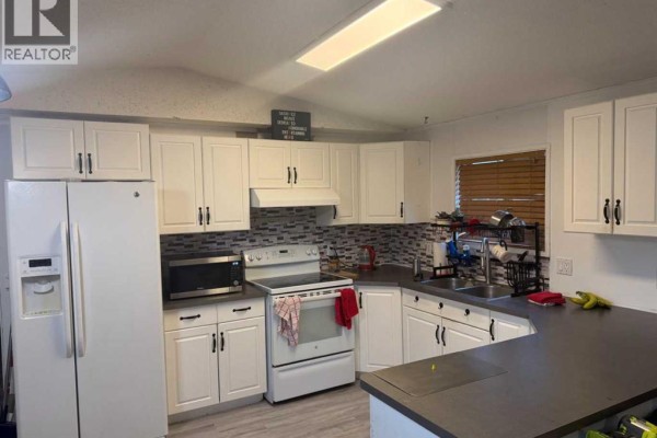 4pc Bathroom - 9610 101 Avenue, Clairmont, AB T8X5G5 Photo 4