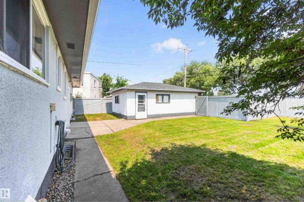 Primary Bedroom - 9611 95 St, Fort Saskatchewan, AB T8L1R9 Photo 5