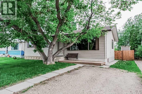 Bedroom - 9616 91b Avenue, Grande Prairie, AB T8V0H2 Photo 2