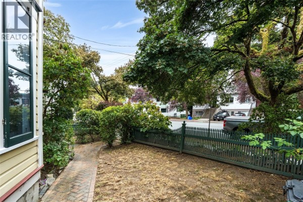 962 Fairfield Rd, Victoria, BC, photo 3