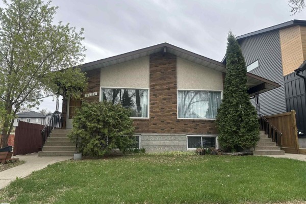 Kitchen - 9623/9625 73 Av Nw Nw, Edmonton, AB T6E1B3 Photo 2