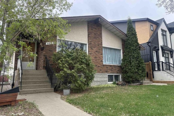 Primary Bedroom - 9623/9625 73 Av Nw Nw, Edmonton, AB T6E1B3 Photo 4