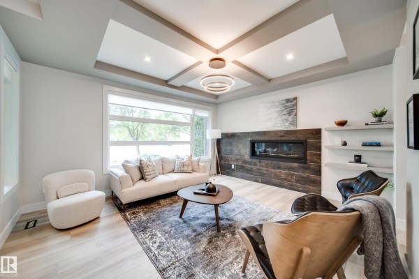 Family room - 9625 101 St Nw, Edmonton, AB T5K0W7 Photo 4