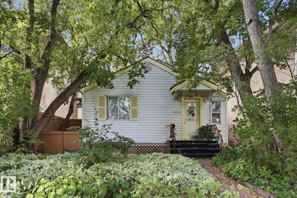 9628 100a St Nw, Edmonton