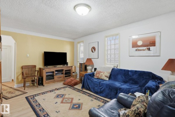Primary Bedroom - 9628 100a St Nw, Edmonton, AB T5K0V8 Photo 4