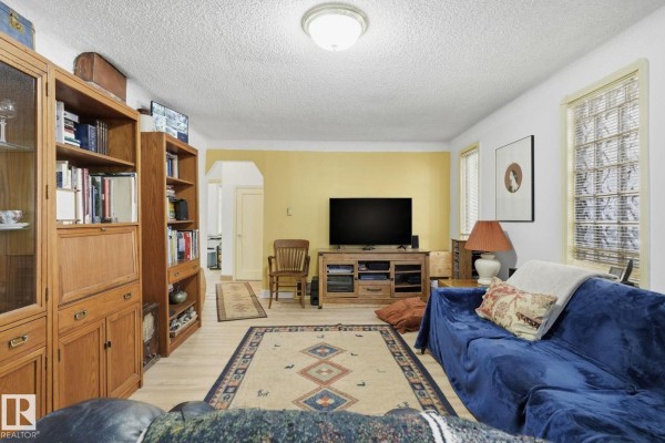 Bedroom 2 - 9628 100a St Nw, Edmonton, AB T5K0V8 Photo 5