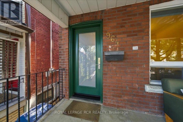 Primary Bedroom - 964 Shaw Street, Toronto, ON M6G3M7 Photo 4