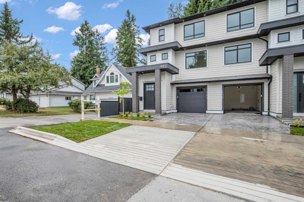9657 161a Street, Surrey, BC V4N2E8 Photo 2