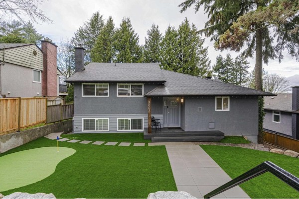 9663 Townline Diversion Road, Surrey, BC V3V2T1 Photo 2
